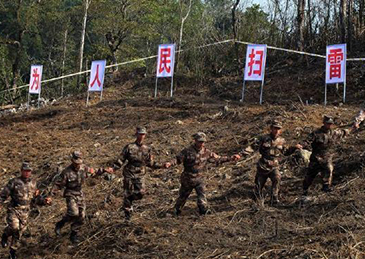 科技這么發(fā)達(dá)，解放軍為何還在人工掃雷？